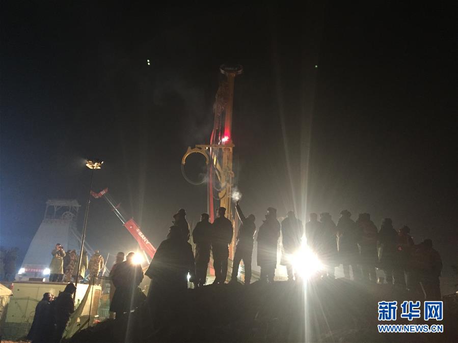 （社会）（2）山东平邑幸存矿工成功获救