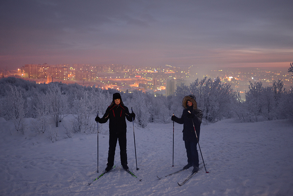 俄摄影师拍摩尔曼斯克极夜美景 宛如童话王国