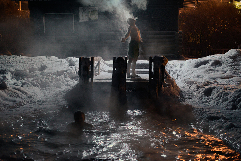 俄摄影师拍摩尔曼斯克极夜美景 宛如童话王国