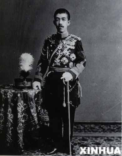 1914年，第一次世界大战爆发，日本积极参加了这场帝国主义重新瓜分世界的战争。1915年，日本以最后通牒方式，迫使袁世凯接受日本旨在灭亡中国的“二十一条”要求。这是1912年至1926年在位的日本大正天皇。 新华社发