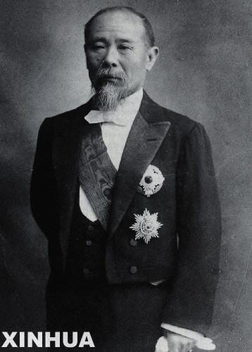 1894年，中日甲午战争爆发，第二年清政府战败，日本取得了明治维新以来首次大规模对外扩张的胜利。1895年4月17日，清政府议和全权大臣李鸿章与日本首相伊藤博文在日本马关签订了丧权辱国的《马关条约》。这是日本首相伊藤博文。 新华社发