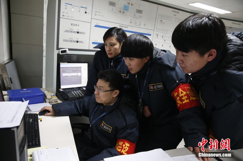 春运前夕北京地铁西红门站职工的一天