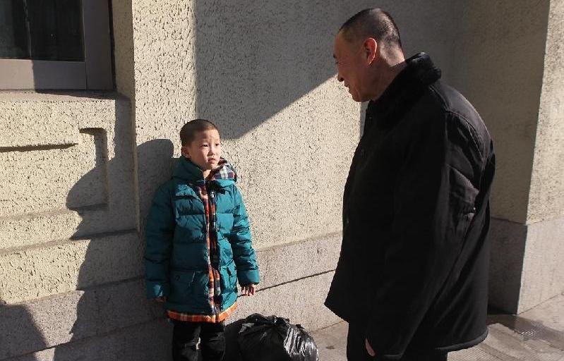 9岁男孩住幼儿园3年续：爷爷将其接回家