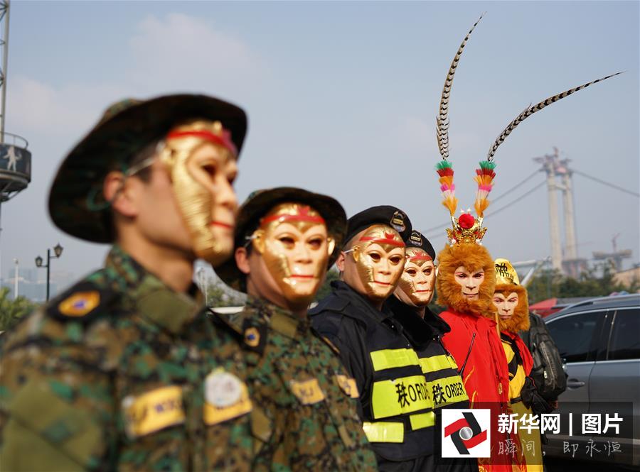 （晚报）（3）重庆一景区安保人员换“猴”装