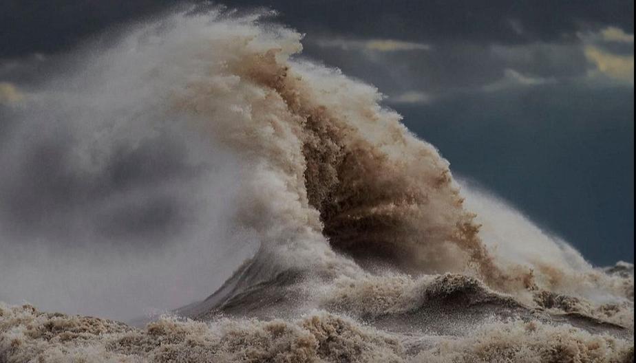 北美湖水掀巨浪 大自然奇观惊心动魄
