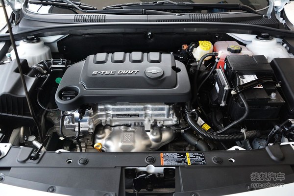 雪佛兰科鲁兹经典款 2015款1.5L 经典 SLMT、2015款1.5L 经典 SE MT、2015款1.5L 经典 SE AT 经典款车型指导价:8.99万、9.99万、10.99万 上榜理由:雪佛兰科鲁兹经典款保留了老款车型的设计风格,不过在细节上进行了调整,看上去更加符合当下的审美标准。如今的经典款车型相比过去门槛已经十分低了,从务实角度出发是值得推荐的。