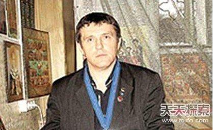 138支铅笔放入口 奇人异事全集：印度橡胶人吓死宝宝了/组图