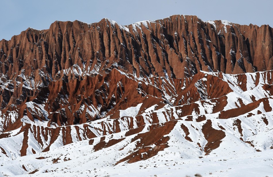 火焰山落雪展别样风景
