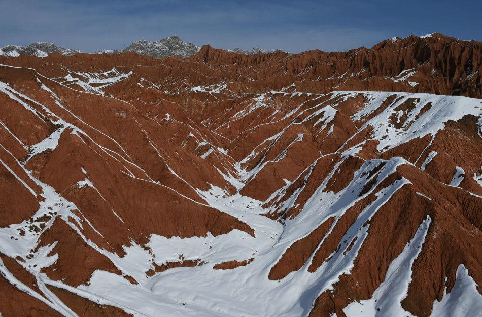 火焰山落雪展别样风景