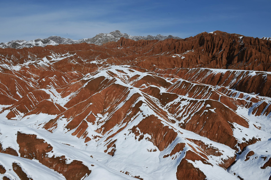 火焰山落雪展别样风景