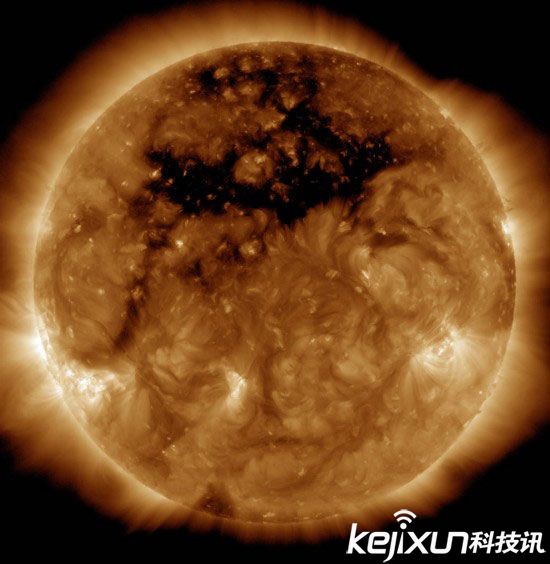 太阳黑子还是神秘时空漩涡？太阳表面的巨大空洞