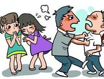 抢好友女朋友遭痛打 男子并不气恼打不还手