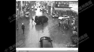 男子酒后撒酒疯马路上狂踹捷豹宝马在内十余车