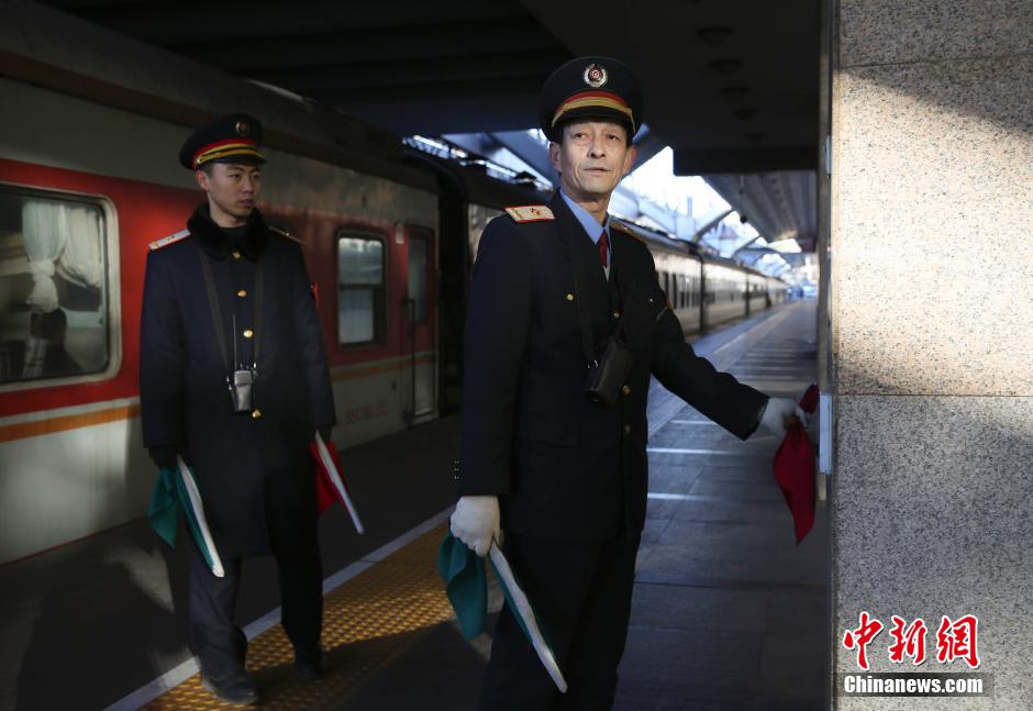 【图刊】老李的最后一班春运岗