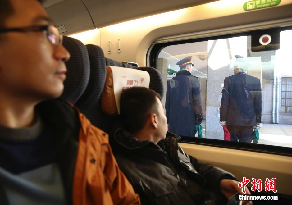 【图刊】老李的最后一班春运岗