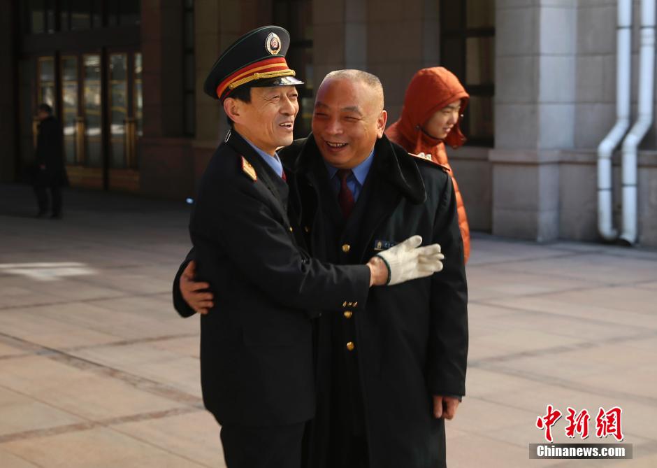 【图刊】老李的最后一班春运岗