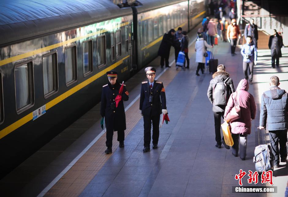 【图刊】老李的最后一班春运岗