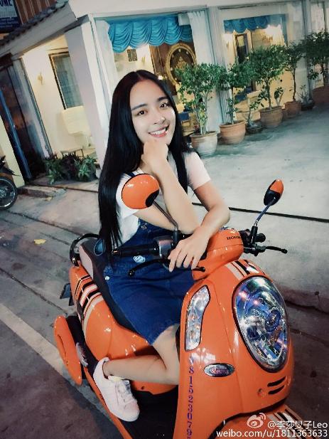 90后学霸女神校花主持人 大长腿性感迷人