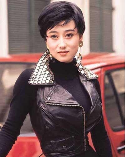 看过李连杰妻子利智，你才知道什么叫做&ldquo;肤白貌美腰子细&rdquo;！