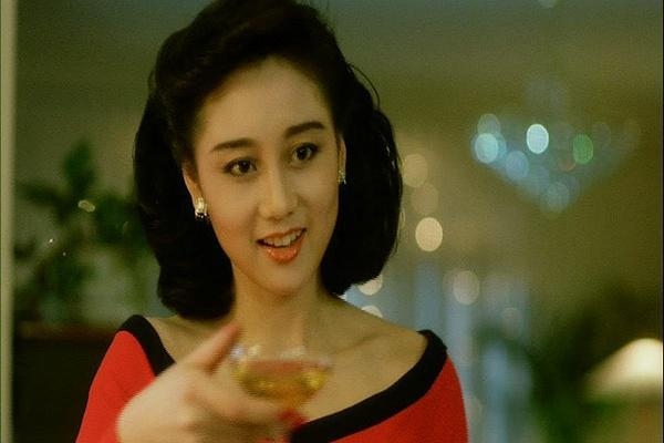 看过李连杰妻子利智，你才知道什么叫做&ldquo;肤白貌美腰子细&rdquo;！