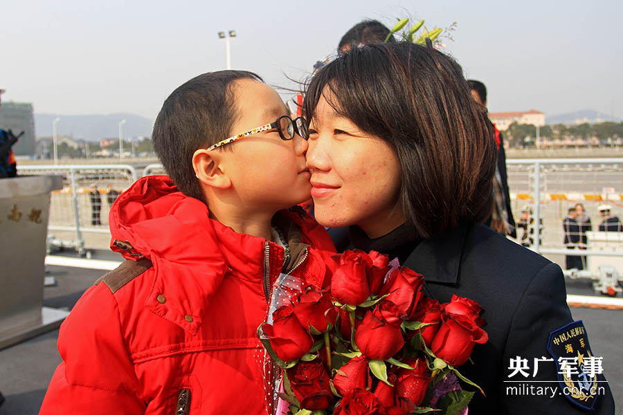 中国海军152舰艇编队完成亚丁湾护航和环球访