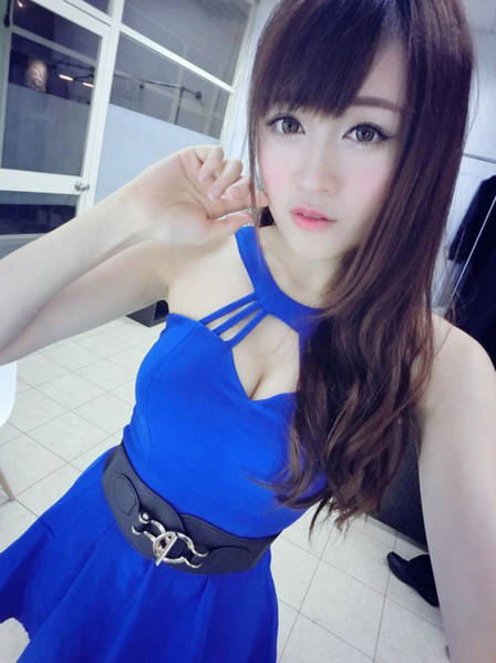 英语老师兼职做Showgirl 30多万人追随着她