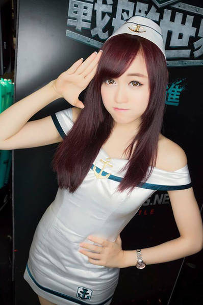 英语老师兼职做Showgirl 30多万人追随着她