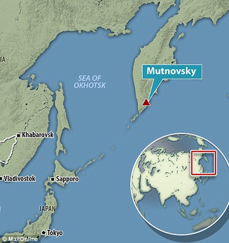 堪察加半岛“彩虹冰洞” 如万花筒般绚丽多彩