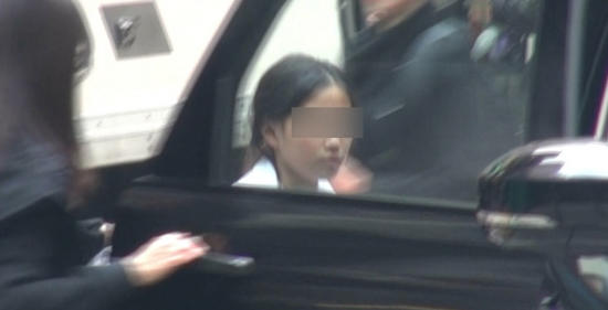 张学友小女儿罕见曝光 长相清秀似妈妈