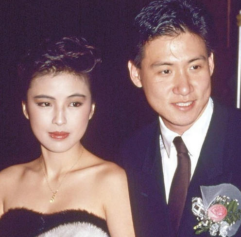 张学友小女儿罕见曝光 长相清秀似妈妈