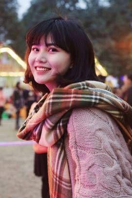成都女孩酷似高圆圆 引市民围观(图)