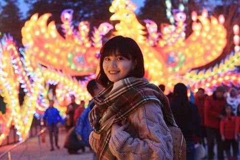 成都女孩酷似高圆圆 引市民围观(图)