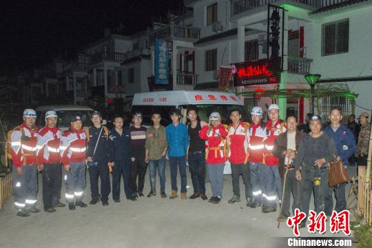 四名驴友夜困浙江仙居深山救援队彻夜成功搜救