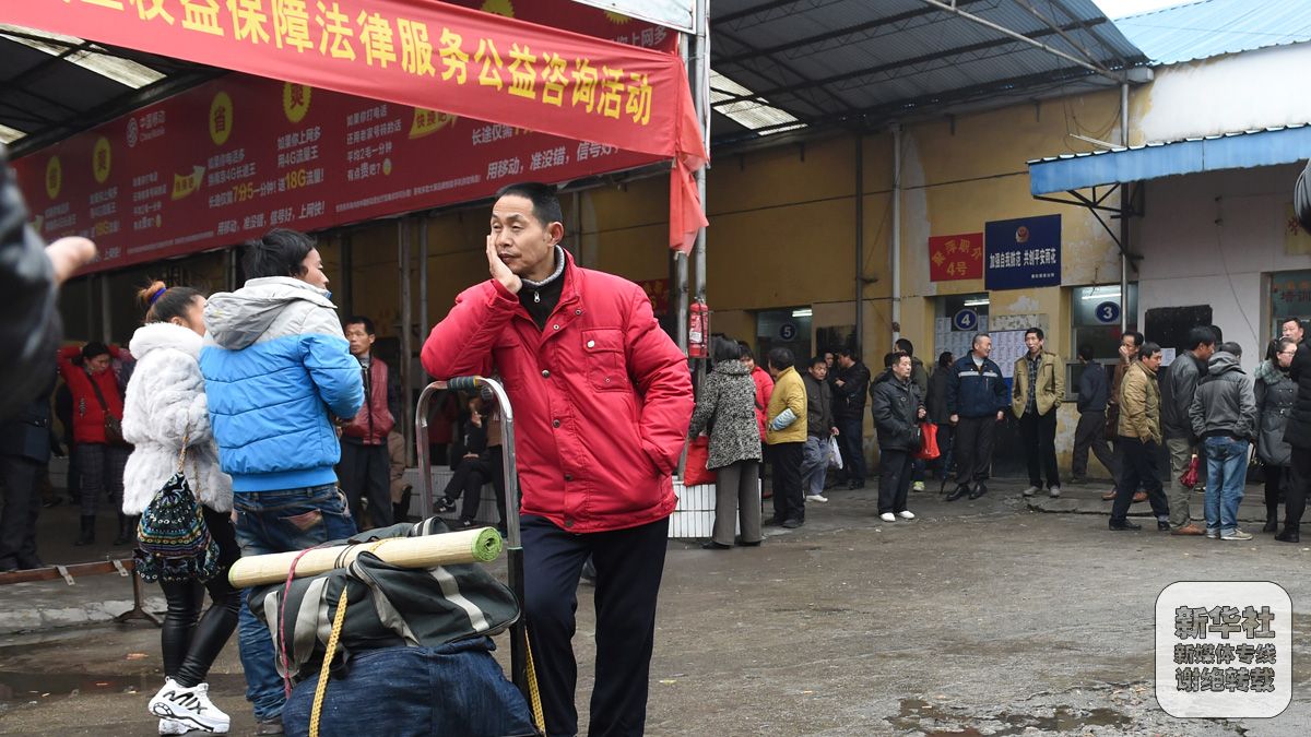 南京外来务工人员节后忙求职(3)-千龙网·中国