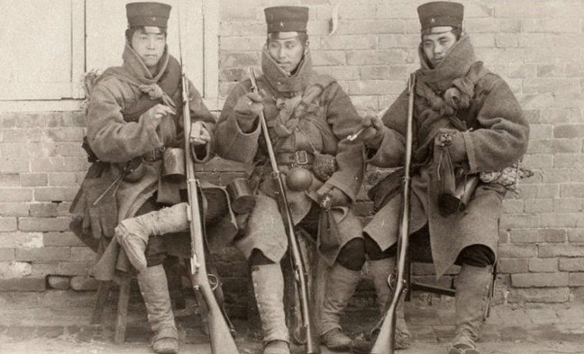 1895年，(营口)，三个日本兵