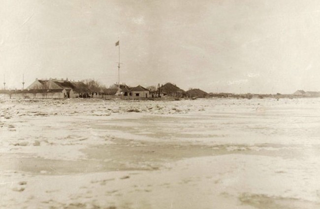 1893-1895年，牛庄，冰冻的河流