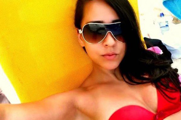 　　据美国猎奇新闻网站“odditycentral.com”2月4日报道，来自美国阿拉巴马州的女孩莫妮卡•琳（Monica Lynn）以一种特别的方式免费环游世界，即与富人在异国进行“有偿约会”来解决旅行所需费用。