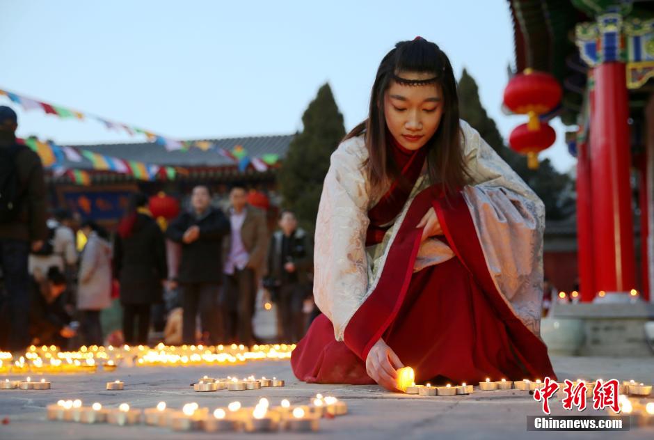 西安广仁寺点亮十万酥油灯祈福新春