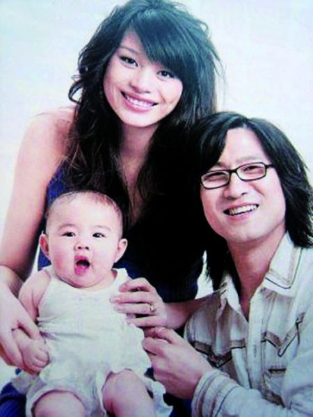 汪峰和葛荟婕育有一女，后分手