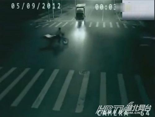 河北诡异车祸(动图) 揭全球超诡异车祸现场惊爆眼球(组图)