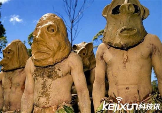 自称外星人后裔部落被发现 与世隔绝清楚知道火星地图