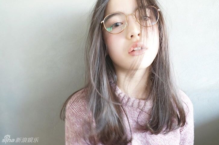 别人家的12岁！日法混血小模特走红