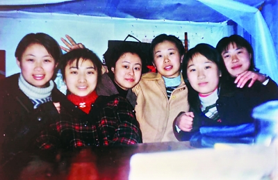 1996年，大学宿舍中的6人集体合影