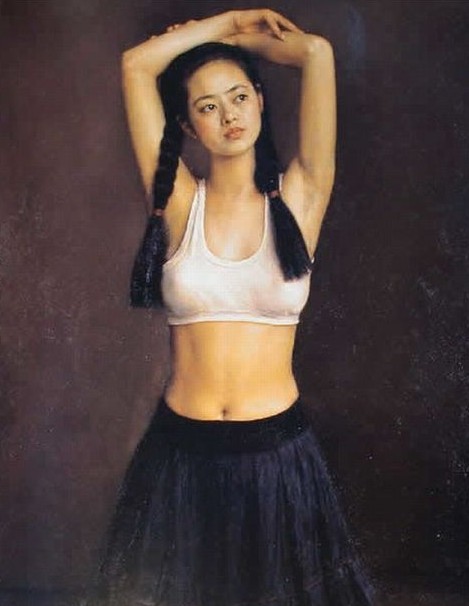 90后女研究生当“臀模” 曲线完美引热议