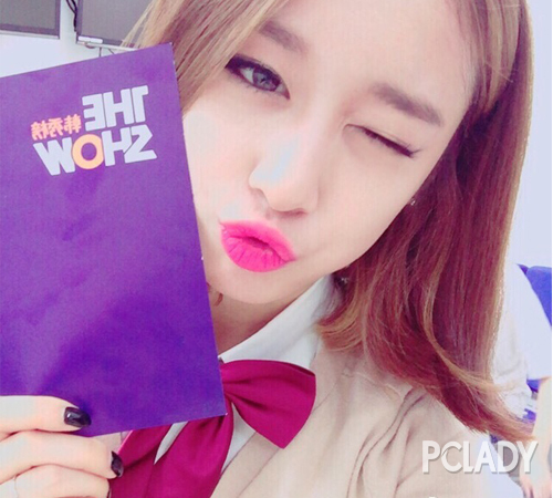 思聪签下韩国女主播 原来一字眉才是老公最爱