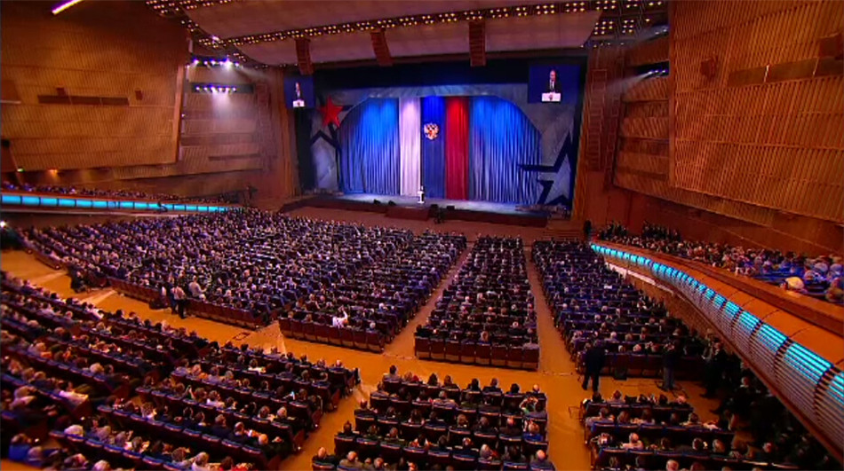 普京出席'祖国保卫者'日庆祝晚会 盛赞俄军在叙表现