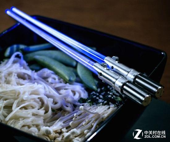 星球大战迷必备 围观可发光的光剑筷子
