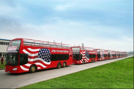 中国客车首登纽约时代广场 向全世界拜年-千龙