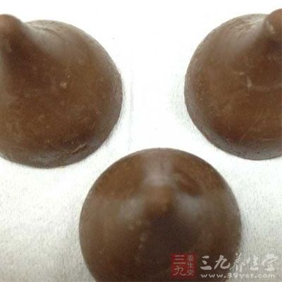 血糖高的准妈妈应避免进食含有白糖、葡萄糖等糖制品的甜食，如巧克力