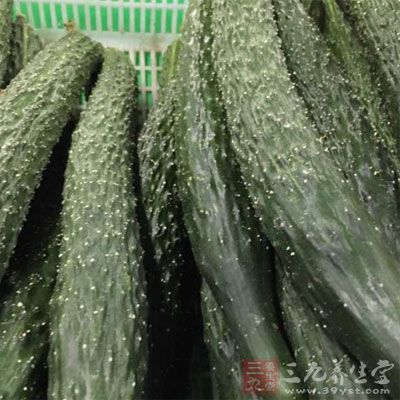 可选择含糖量低的蔬菜瓜果如黄瓜、番茄等